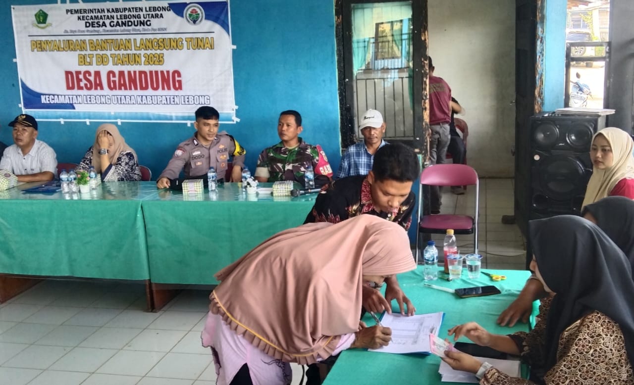 Pemerintah Desa Gandung Salurkan BLT DD Triwulan Pertama Tahun Anggaran 2025